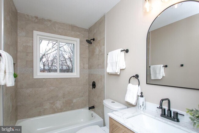 Building Photo - 5026 Preston Ln