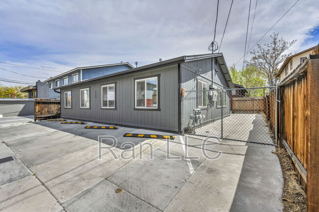 Building Photo - 229 W Pueblo St