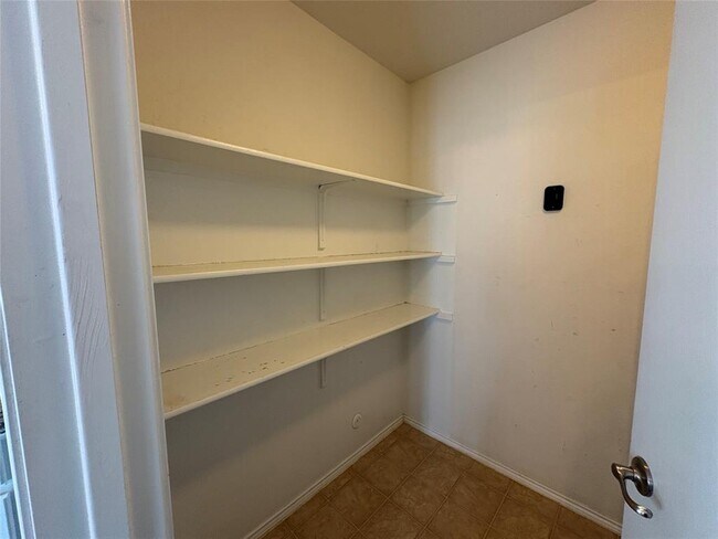 Building Photo - 8932 Southwick Dr