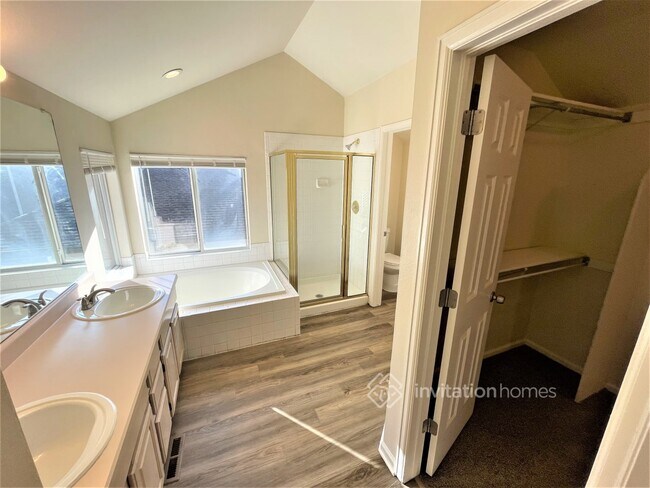 Building Photo - 839 E 133rd Ave