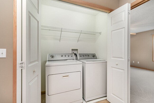 Building Photo - 2 Bed | 2 Bath in The Lakes of Blaine