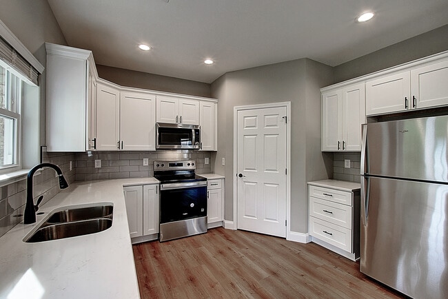 Building Photo - 520 Catalina Ct