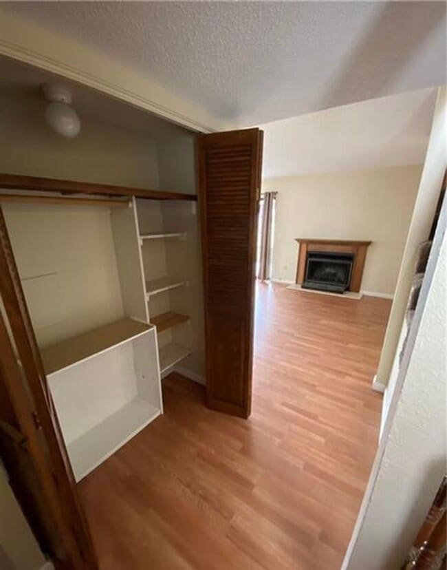 Building Photo - Calvada Valley U7 - Bourbon St, Unit G-2
