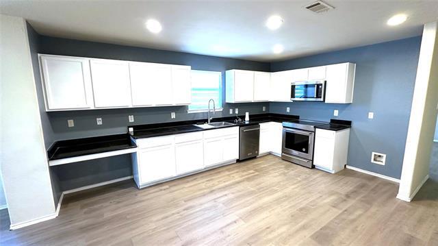 Building Photo - 817 Lark Dr