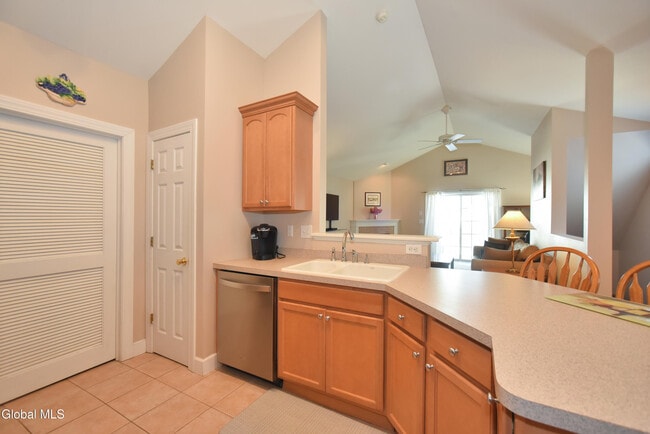 Building Photo - 328 Ballston Ave