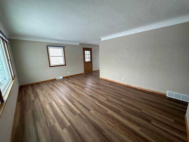 Building Photo - 1632 47th St NE