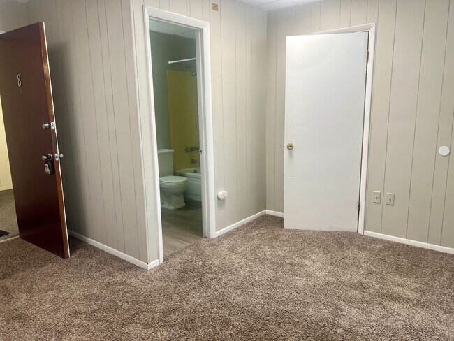 Building Photo - Studio apartment - Heart of Golden!