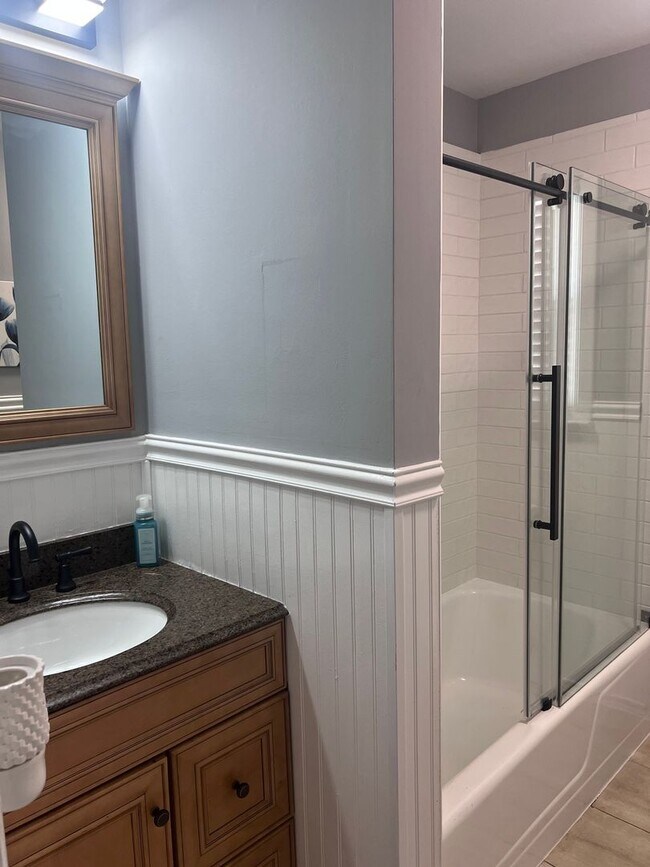 Building Photo - 724 Anna Pl