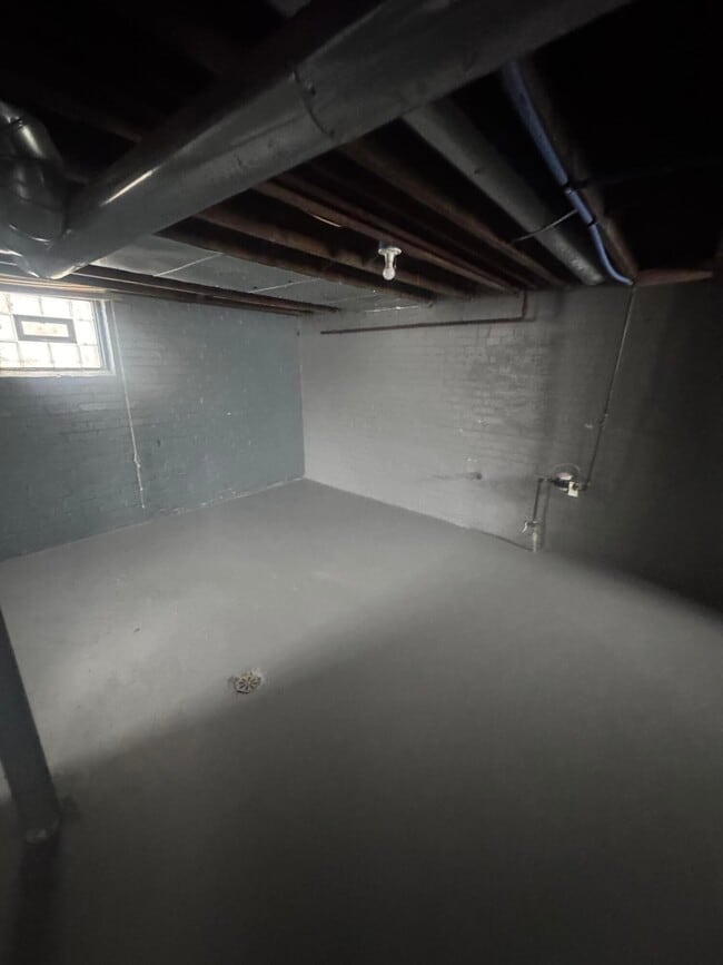 Building Photo - 15827 Tracey St