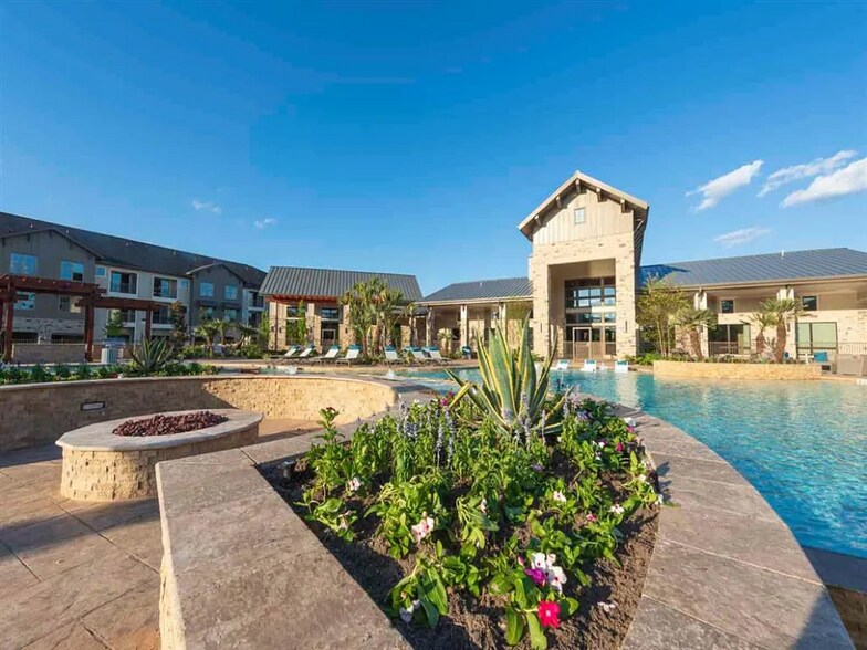 Building Photo - 20290 Park Lake View Dr