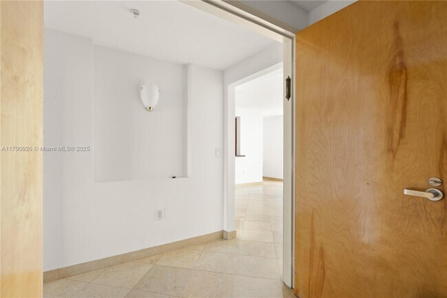Building Photo - 19400 Turnberry Way