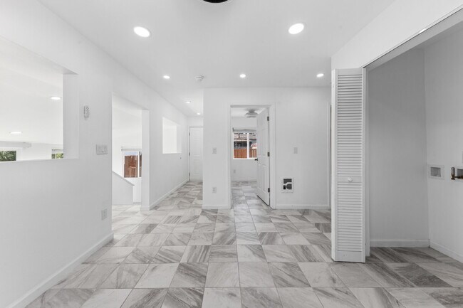 Building Photo - Updated Duplex