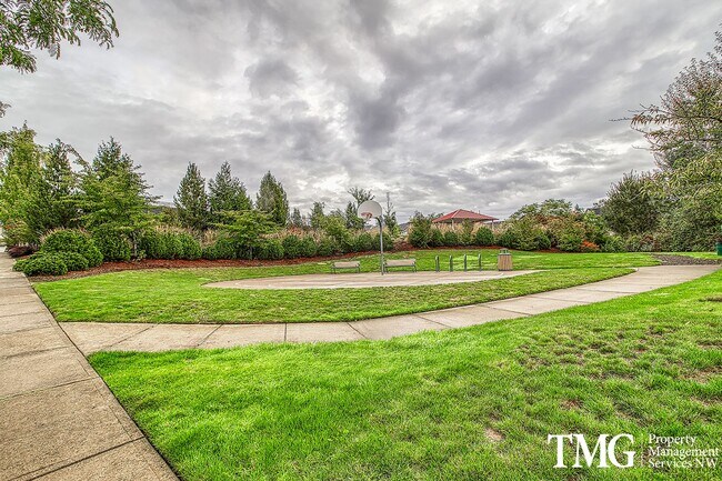 Building Photo - Spacious 4 BD Home with Private Backyard &...