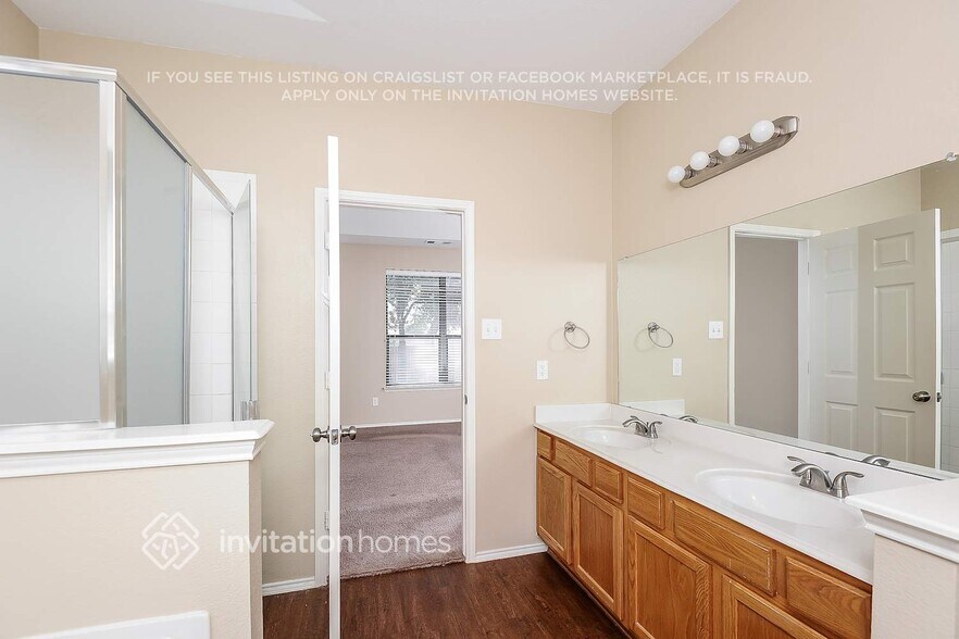 Building Photo - 5020 Raymond Dr