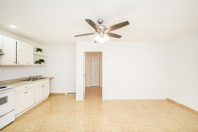 Building Photo - 1005 Andrew Ave