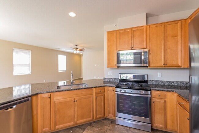 Building Photo - 892 Harbor Ave