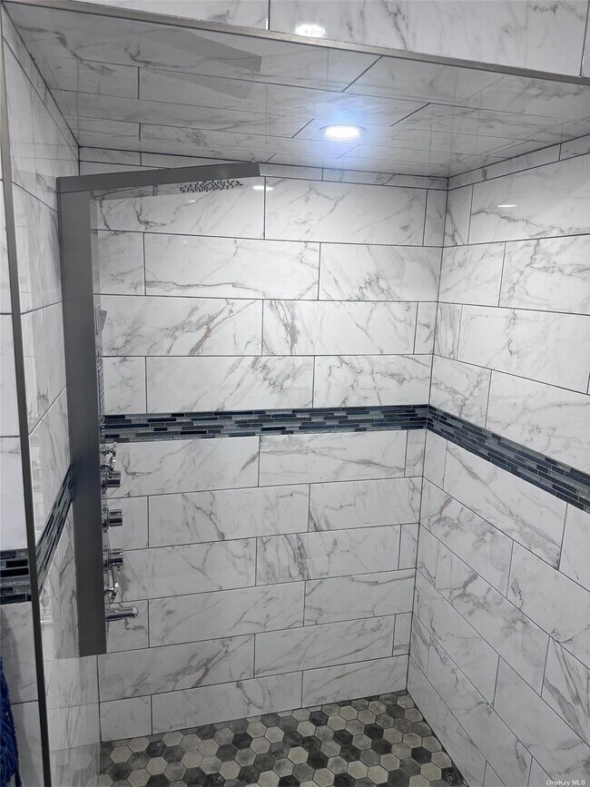 Building Photo - 118-57-118201 201st St