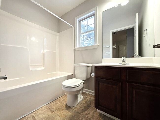 Building Photo - 102 Hunter's Way