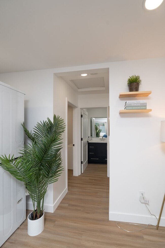 Building Photo - New Charming ADU!!! 1 Bed/1 Bath 490 Sq. Ft. $2,300/mo.