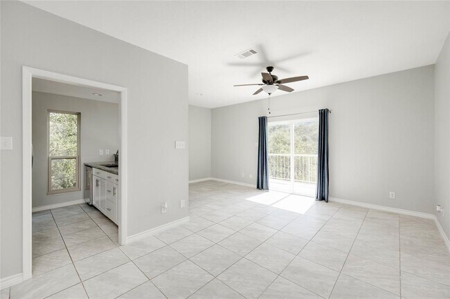 Building Photo - 801 Grassy Knoll