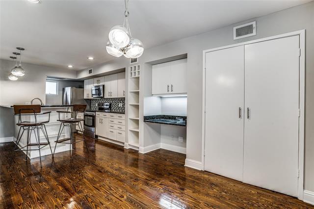 Building Photo - 4231 Travis St