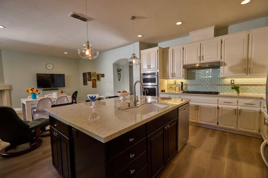Kitchen - 10 Summerbrooke Cir