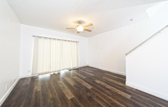 Building Photo - 4972 SW 31st Terrace