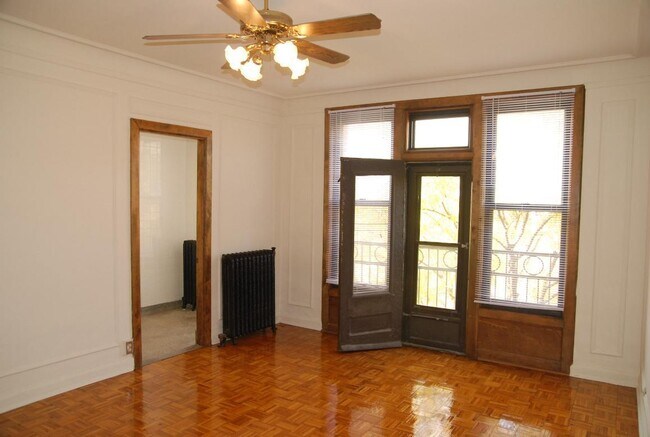 Interior Photo - 530 W. Diversey