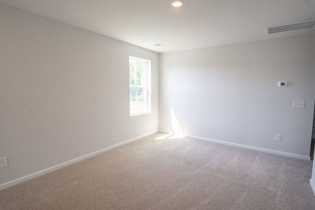 Building Photo - 142 Geranium Wy