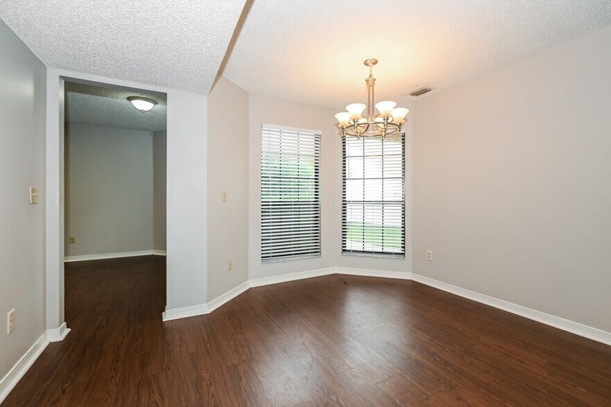 Building Photo - 2919 Lantana Lakes Dr W