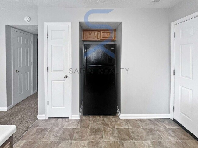 Building Photo - 5866 Trent Walk Dr