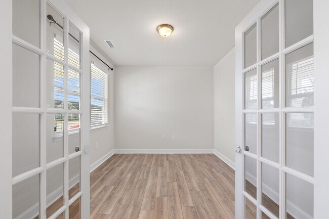 Building Photo - **Beautiful Wendell Home 3/2.5 W/ Fenced in Yard**