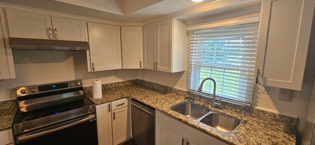 Building Photo - Cozy 2 Bedroom, 1 Bath Home for Rent in Th...