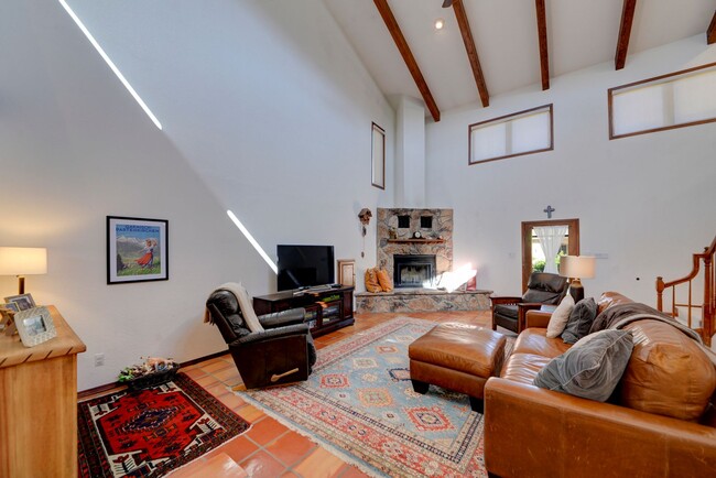 Building Photo - Stunning 4-Bedroom Albuquerque Foothill Ho...