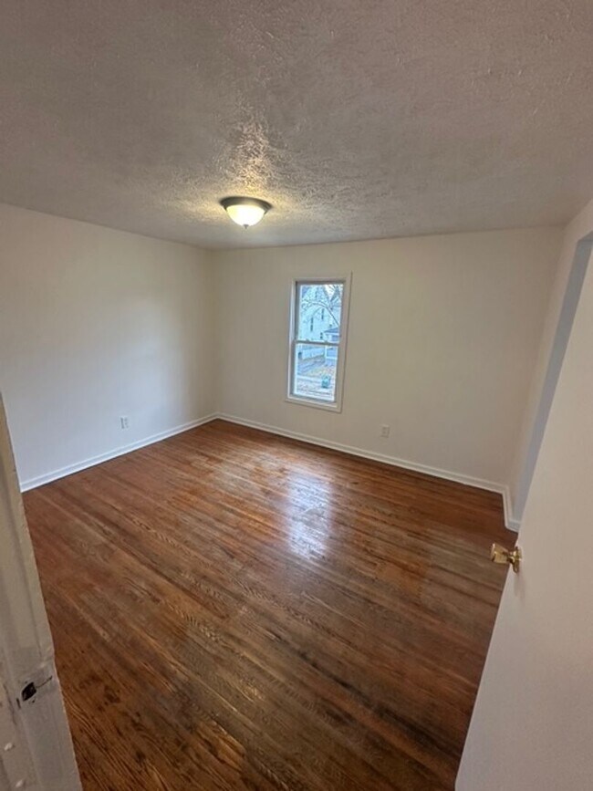 Building Photo - Charming 4-Bedroom Single-Family Rental in Rochester – Ready for Move In