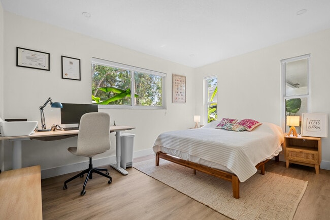 Building Photo - 2421 SW 29th Way