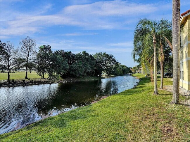 Building Photo - 457 Vista Isles Dr