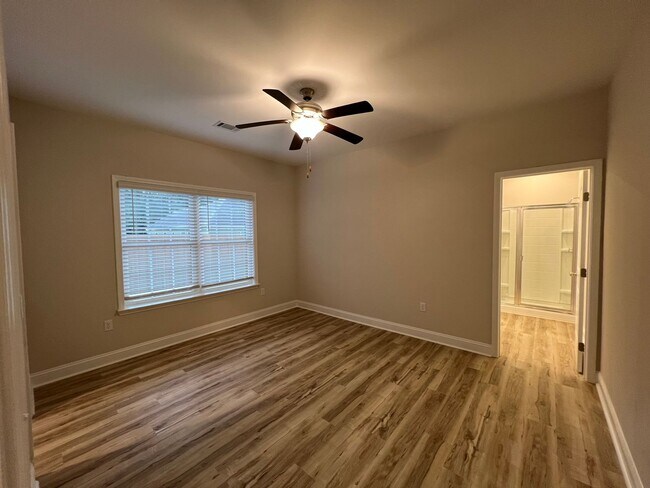 Building Photo - 3 Bed 2 Bath Home with Porches and Huge Ba...