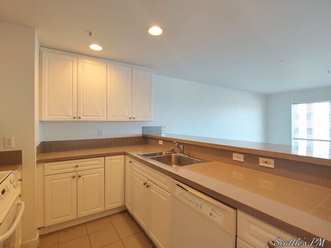 Building Photo - "Urban Living at Its Best: Spacious 2-Bedroom Retreat with Scenic Views!"