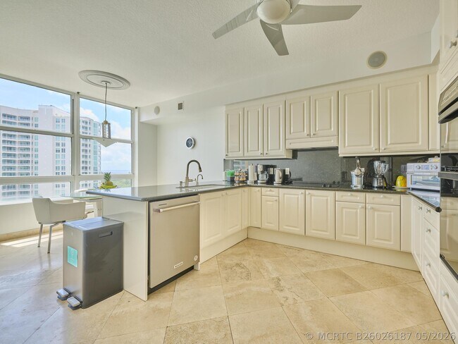 Building Photo - 3720 S Ocean Blvd