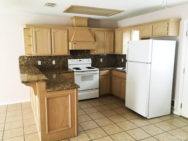 Building Photo - 14 Pebble Creek St