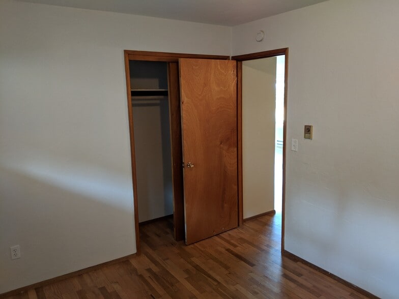 Bedroom - 1800 Lakeway Dr