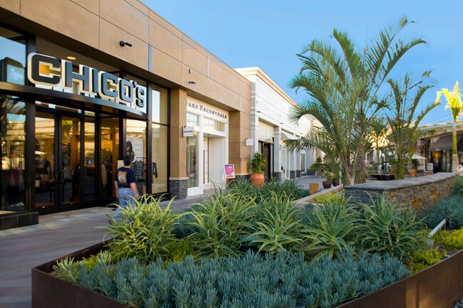 Minutes away from shopping - 7223 Lotus Ave