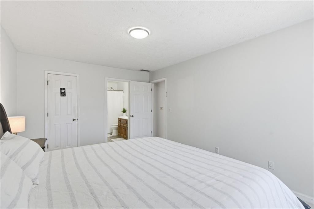 Building Photo - 1512 Stoneleigh Way