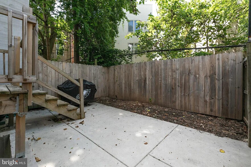Building Photo - 1825 Ginnodo St