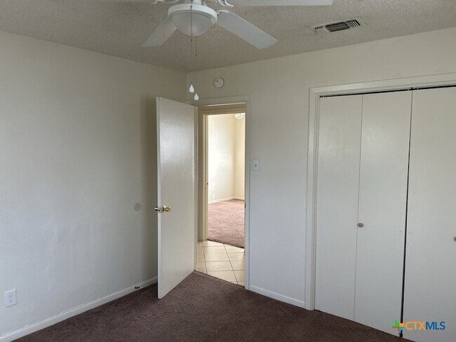 Building Photo - 1811 Janis Dr