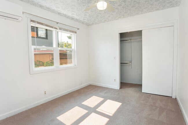 Building Photo - 1949 NE Barnett St