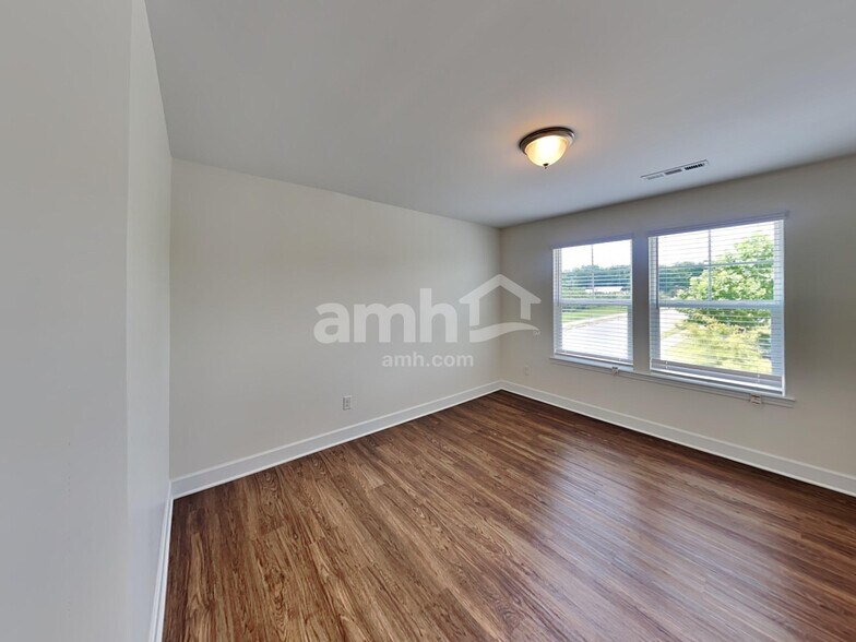 Building Photo - 5083 Trailwater Dr