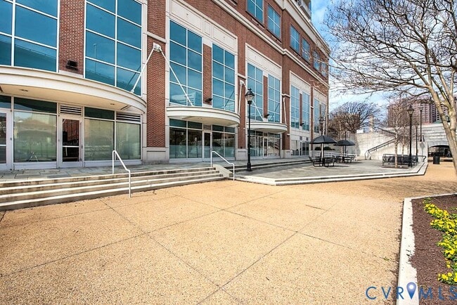 Building Photo - 301 Virginia St