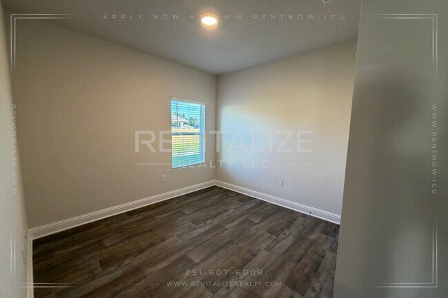Building Photo - 14901 Dayton Cir